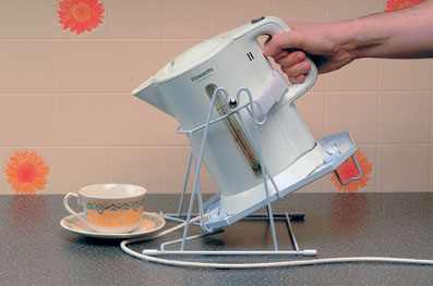 CORDLESS KETTLE TIPPER